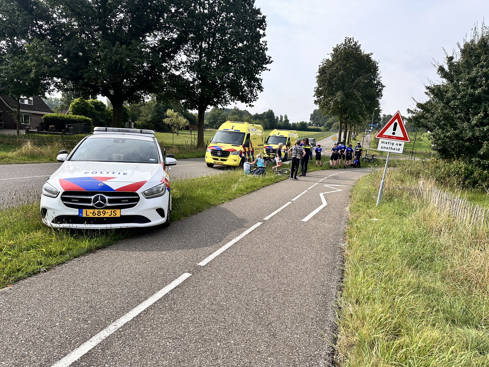 Wielrenners gewond na frontale aanrijding