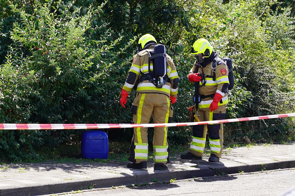 Straat afgezet na vondst jerrycan