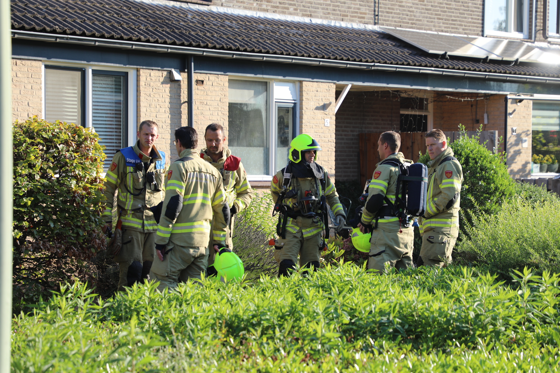 Brandweer onderzoekt melding van gaslucht bij woning