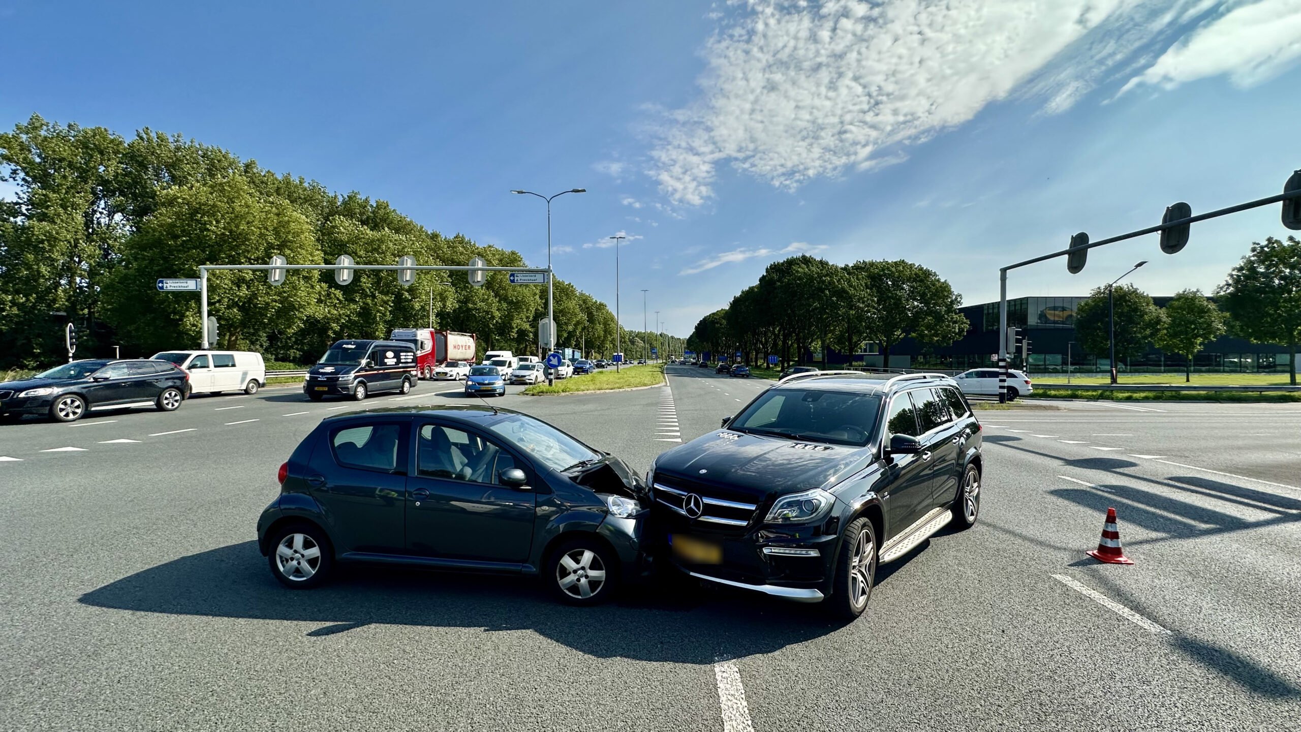 Veel schade na ongeval op N325 Arnhem