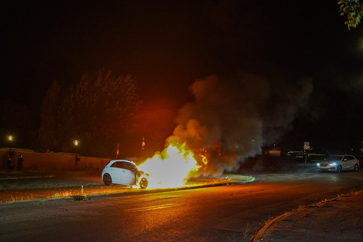 Brand op parkeerplaats bij voormalig ziekenhuis in Velp