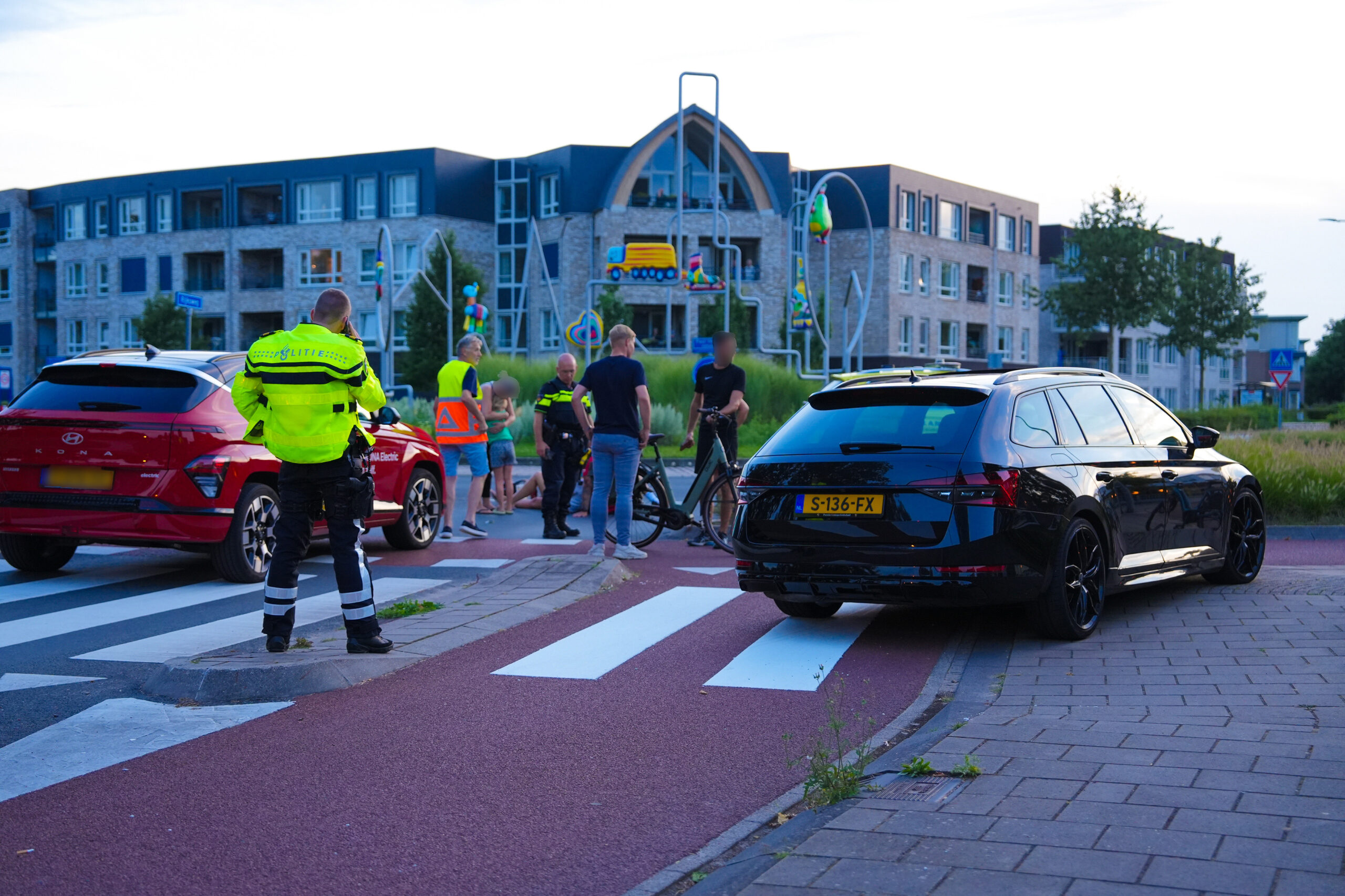 Fietser aangereden op rotonde in Duiven