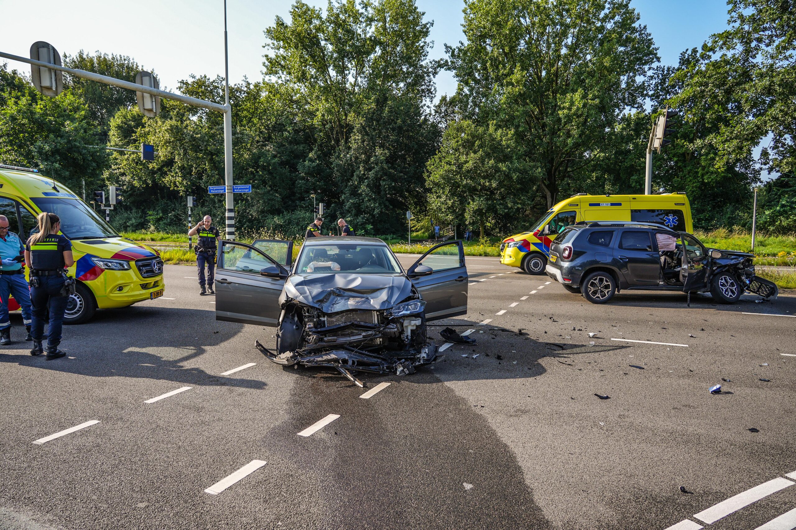 Twee gewonden bij frontale aanrijding in Arnhem