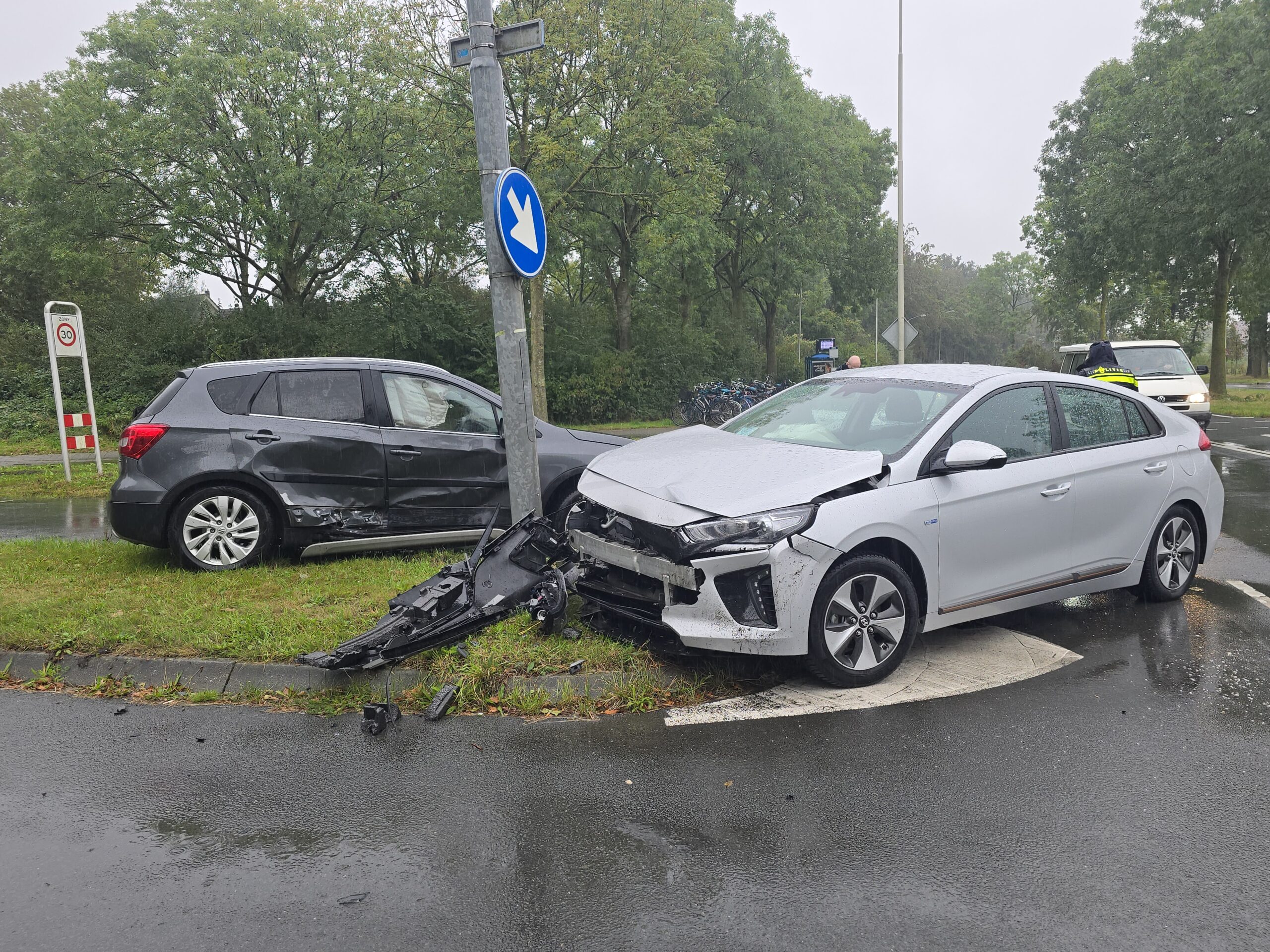 Ongeval op kruising tijdens regenbui