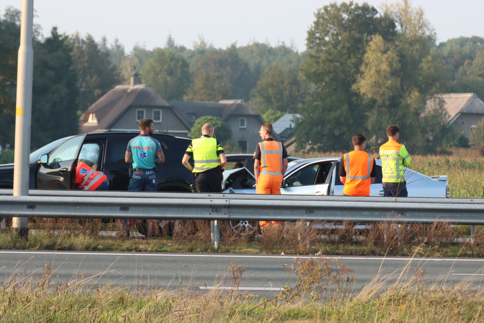 Lange vertraging op snelweg na flinke botsing, één gewonde