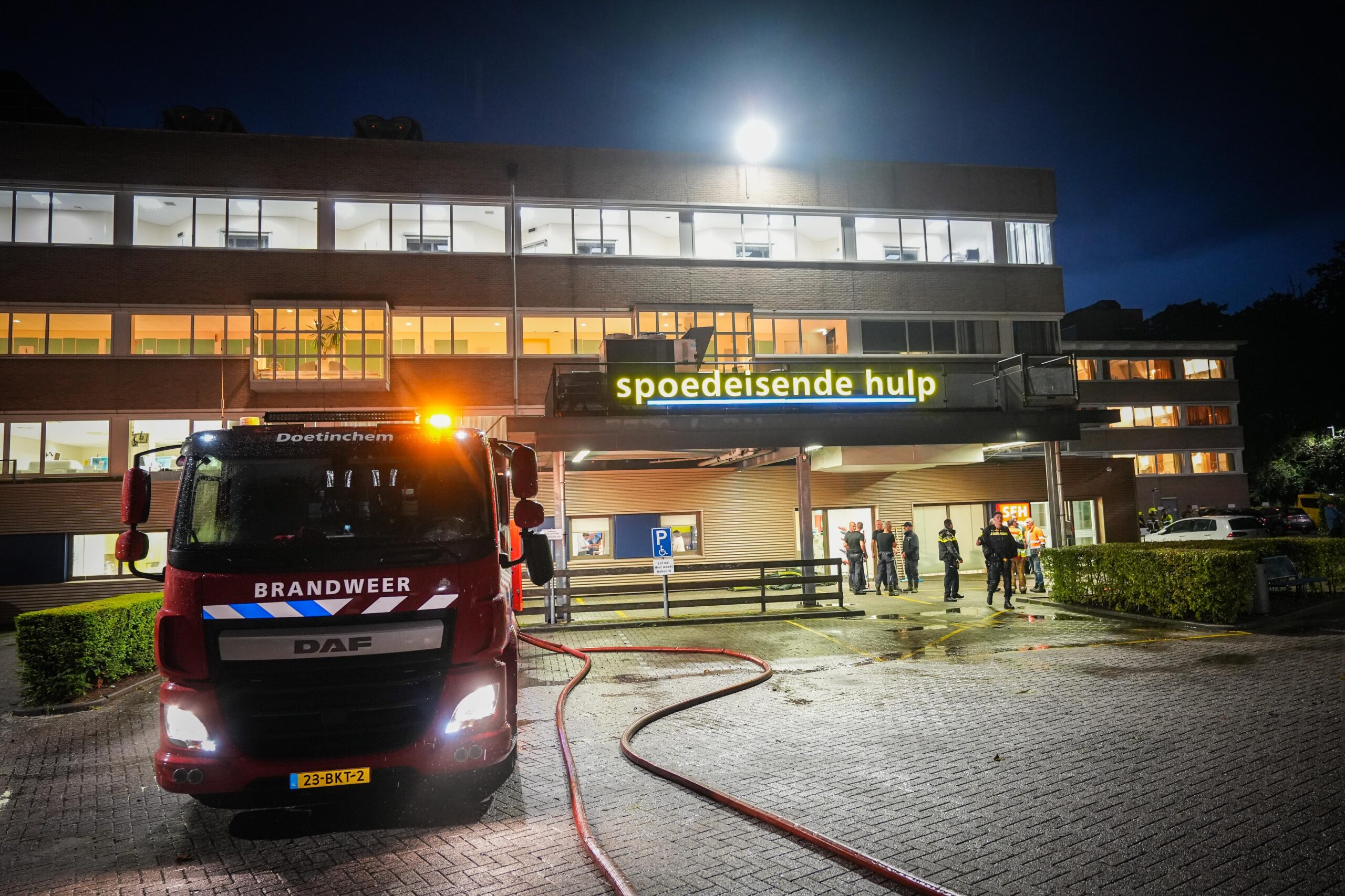 Wateroverlast ziekenhuis Doetinchem noodplan in werking