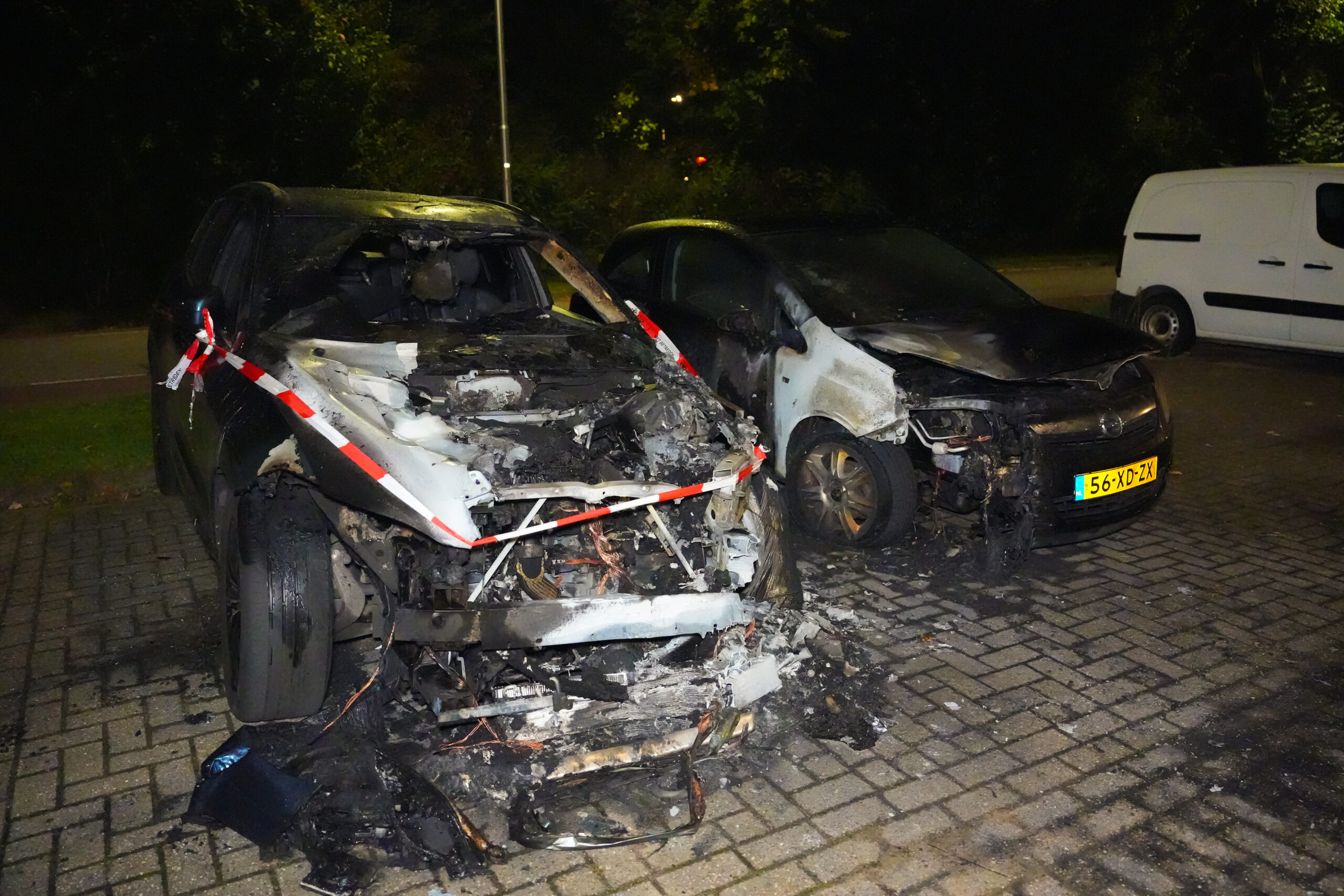 Auto’s door brand verwoest in Arnhem