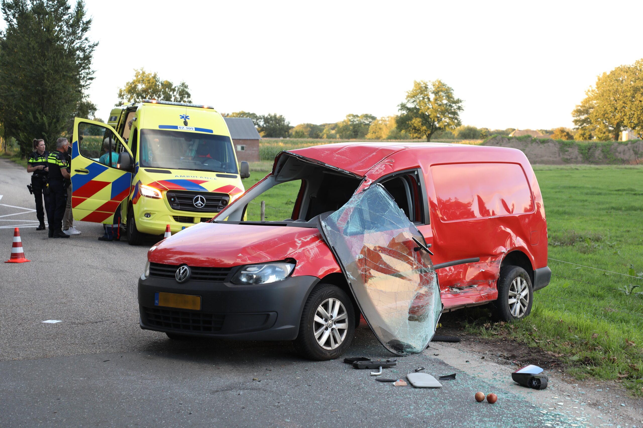 Veel schade na ongeval op beruchte kruising