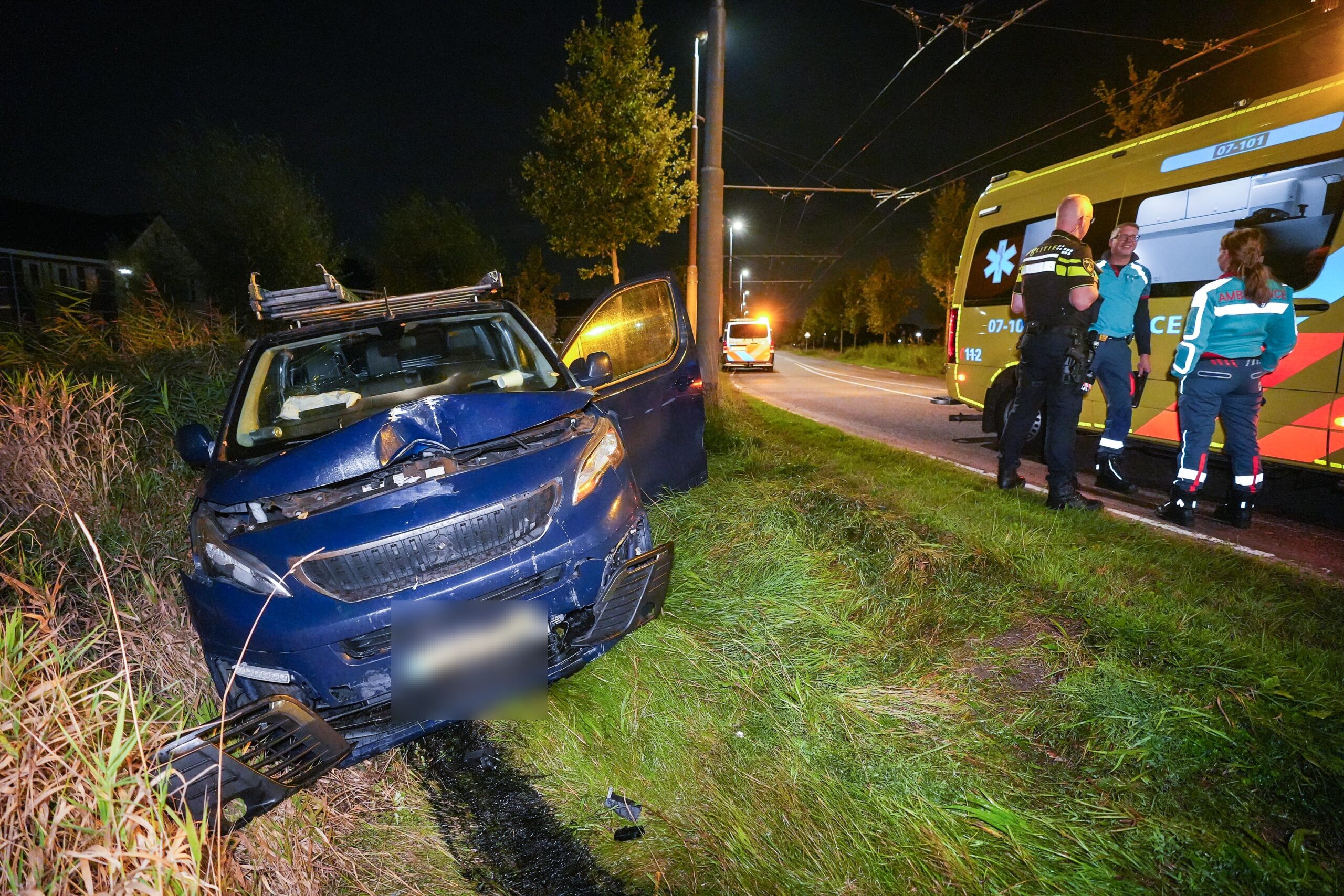 Botsing tegen trolleymast, bestuurder blijkt onder invloed