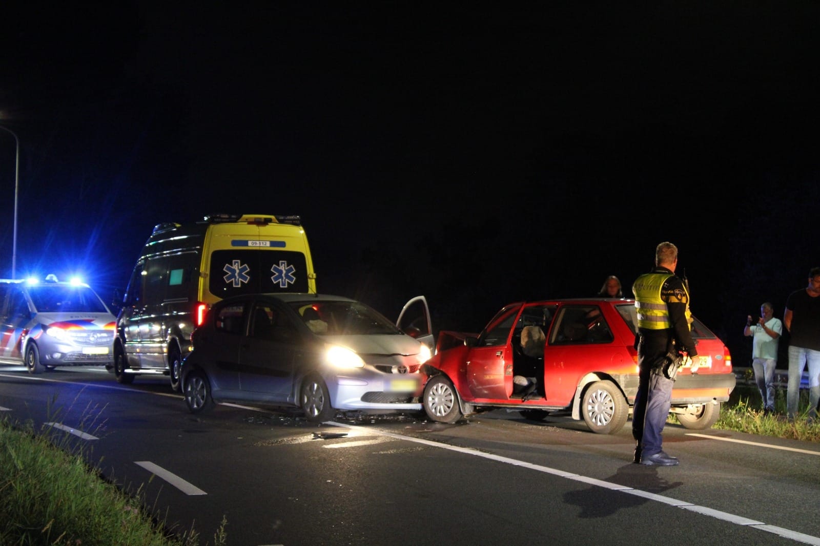 Twee gewonden bij frontale botsing in Ede