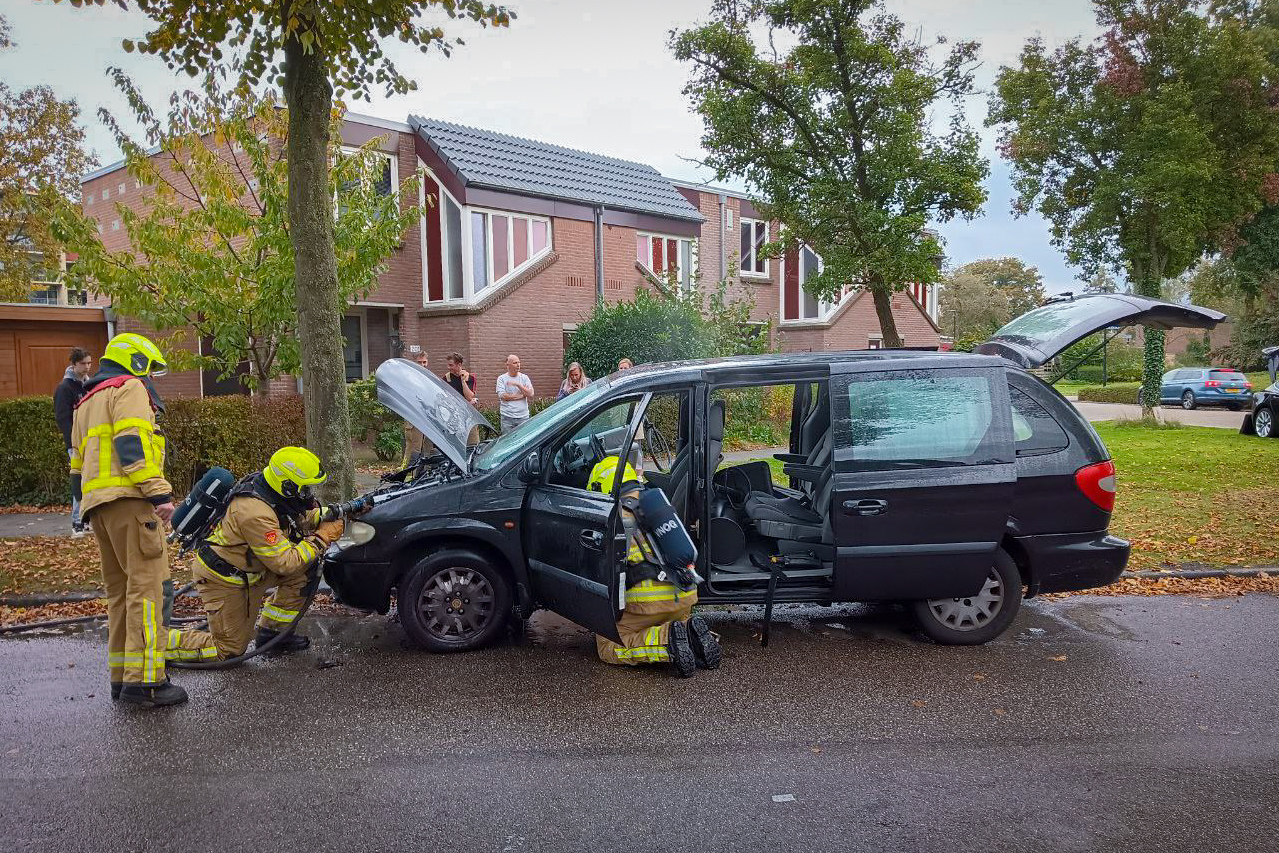 Brand in motorcompartiment snel geblust