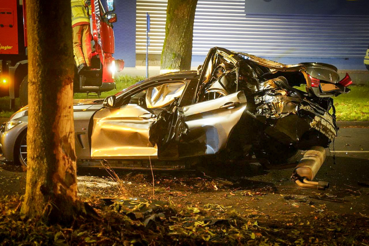 Auto crasht na stopteken politie, bestuurder overleden