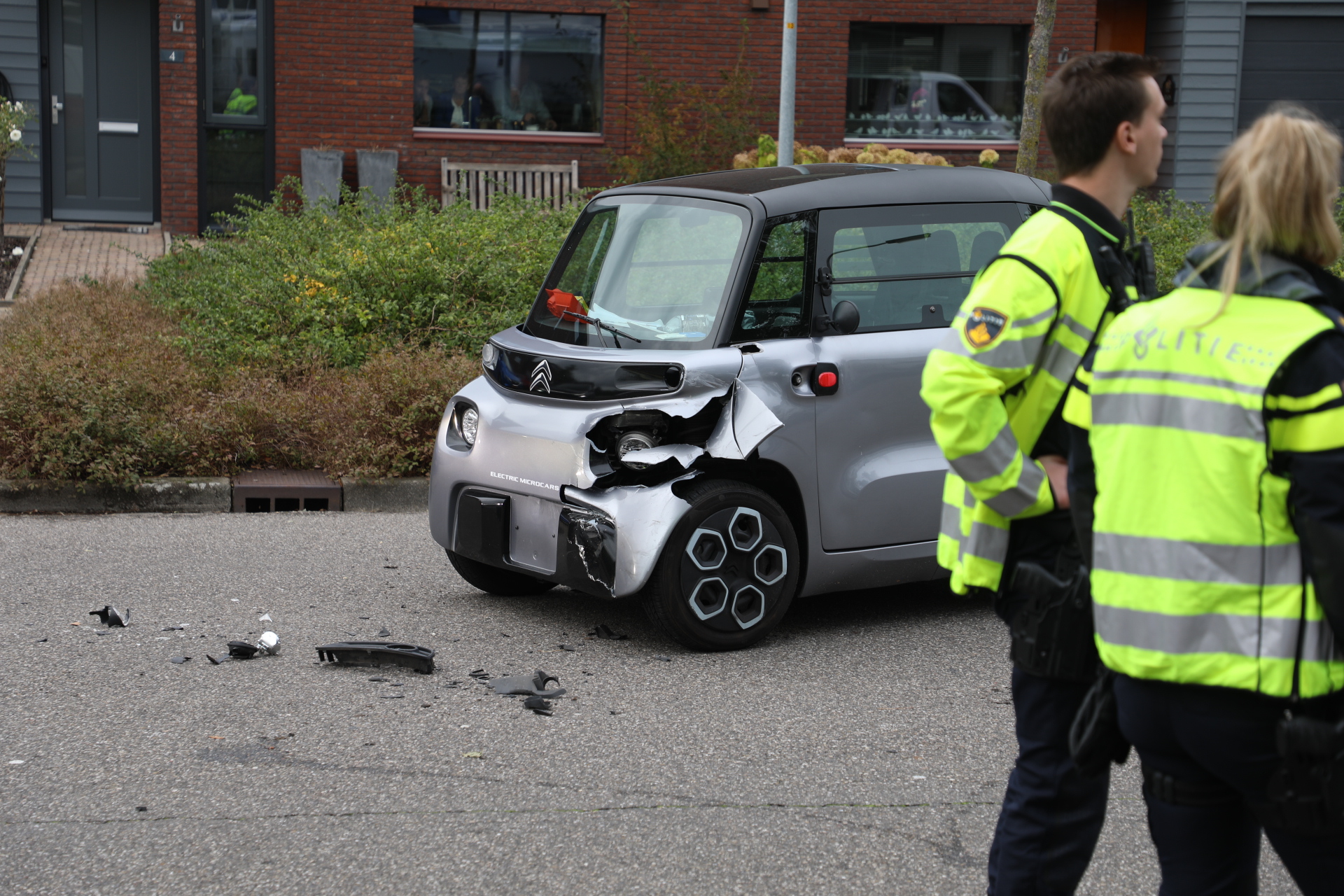 Politie zoekt doorrijder na aanrijding