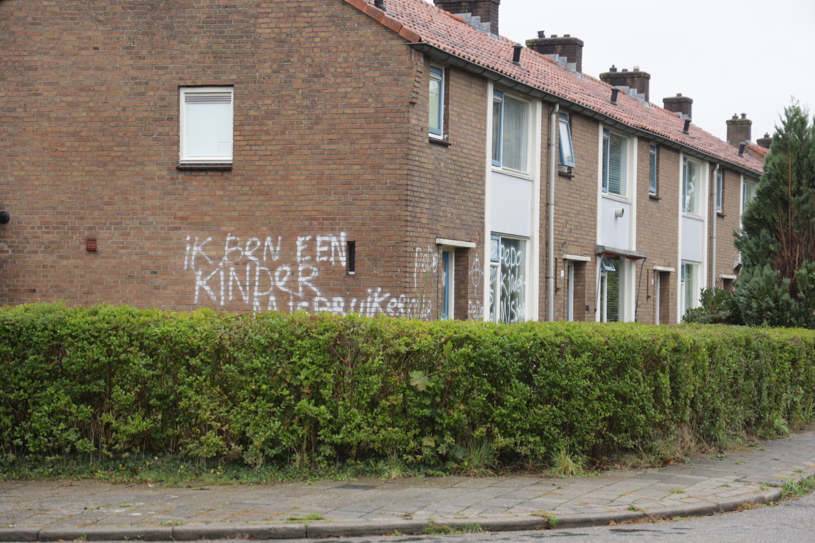 Woning in Dieren beklad met pedo teksten