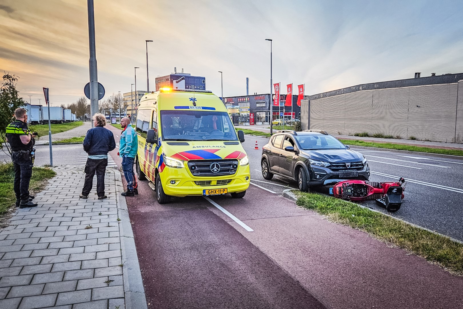 Scooterrijder gewond na botsing met auto