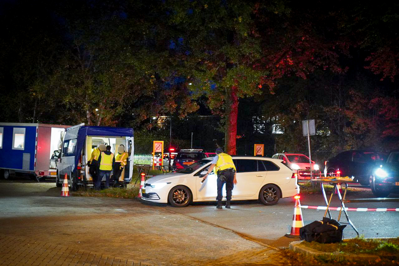 Tienduizenden euro’s en zeven auto’s in beslag genomen tijdens verkeerscontrole