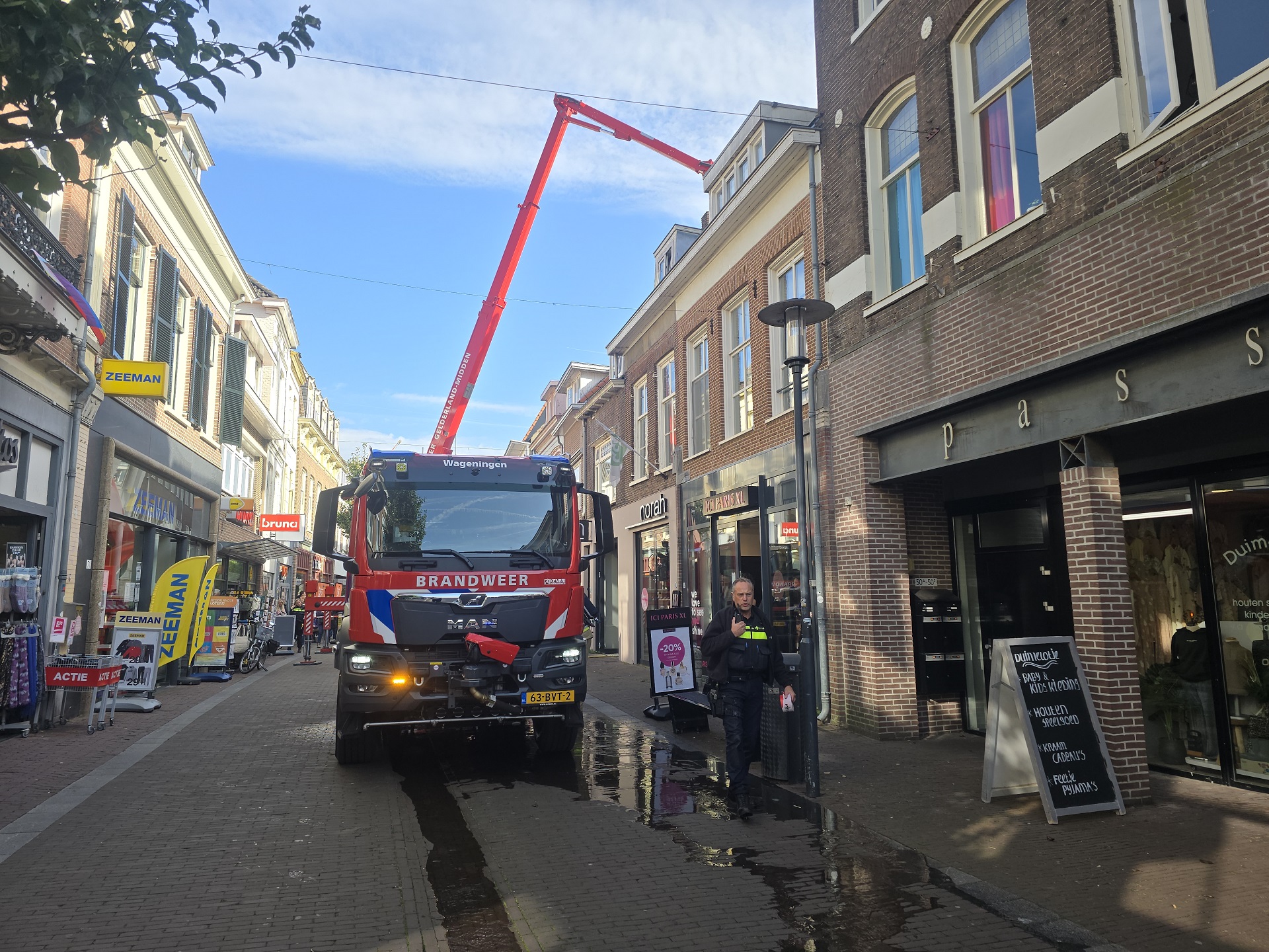 Kledingwinkel ontruimd vanwege rookontwikkeling