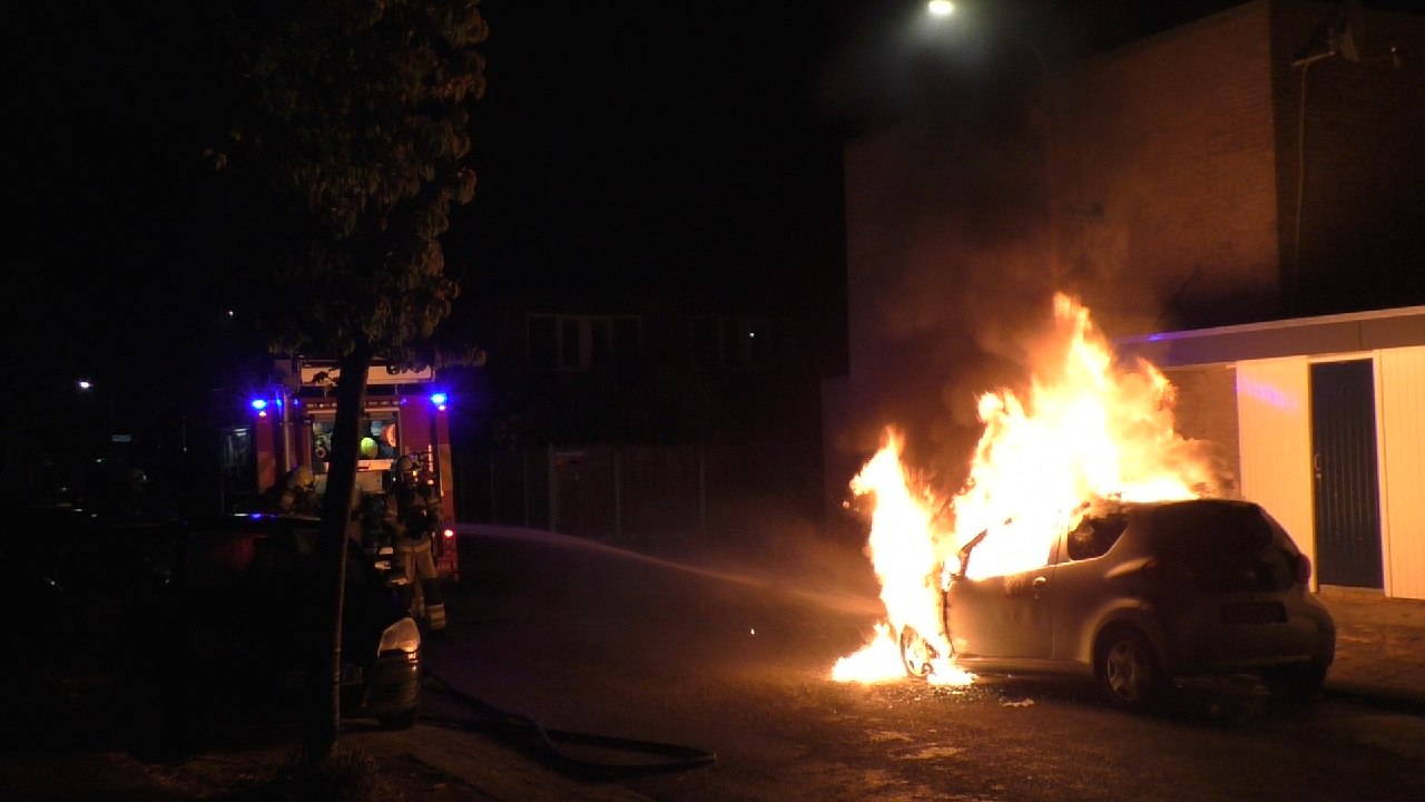 Woonwijk opgeschrikt door nachtelijke autobrand