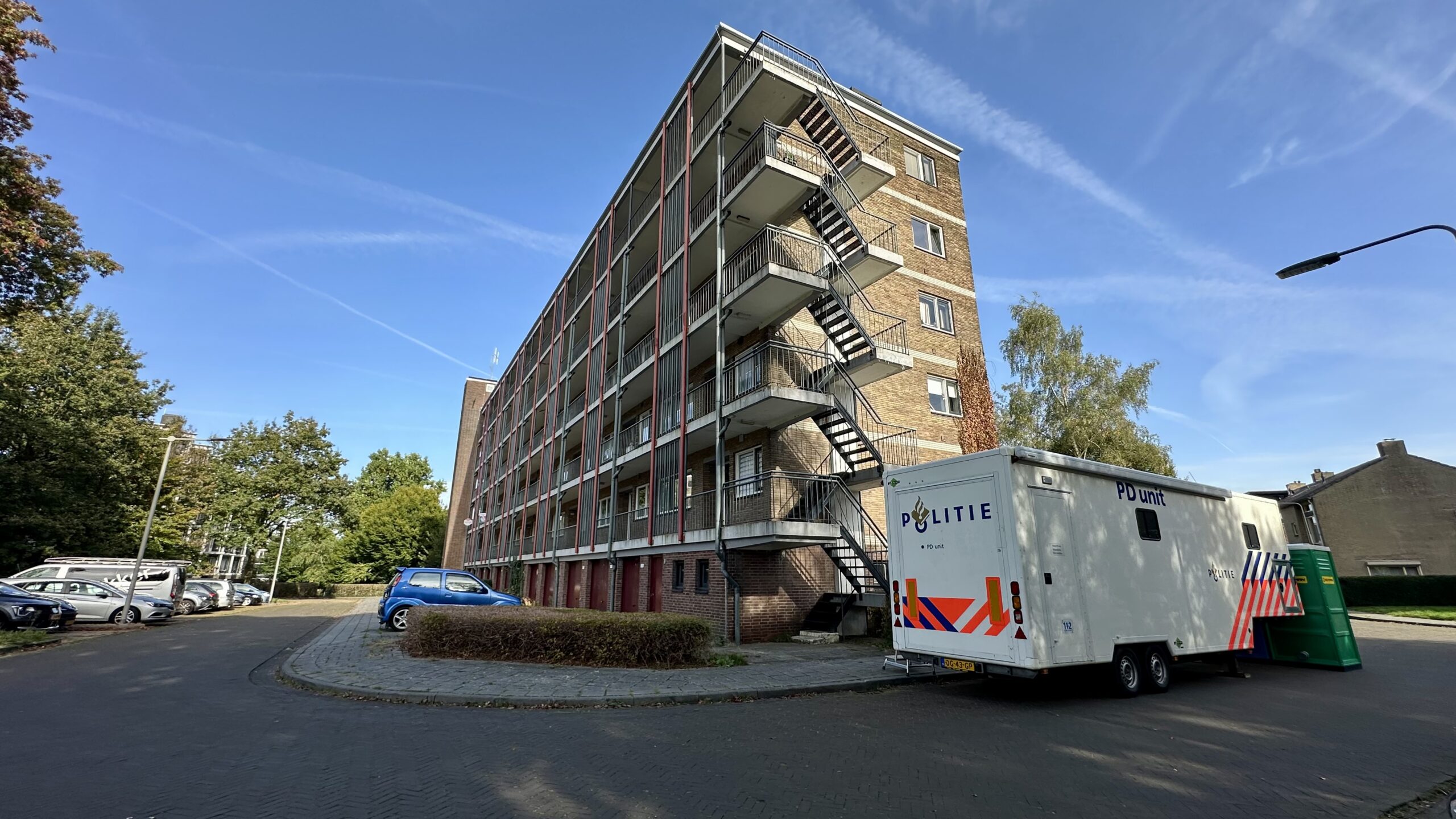 Groot politieonderzoek in flatwoning in Arnhem