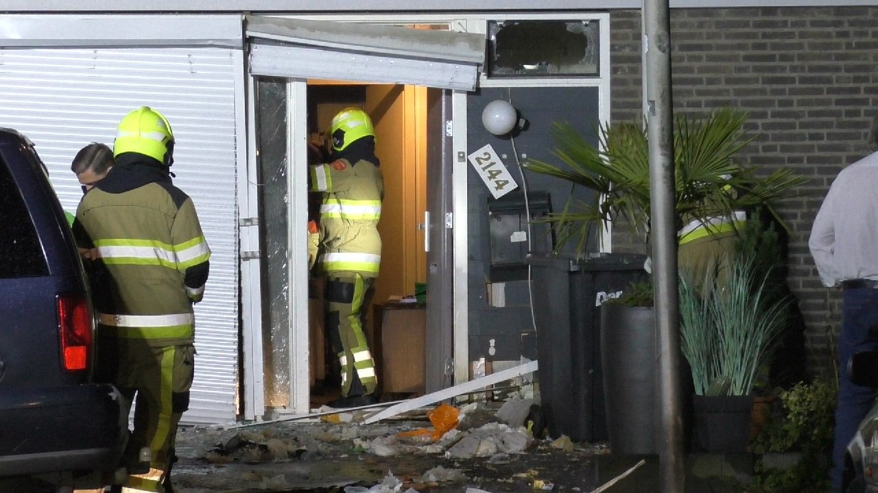 Explosie bij woning zorgt voor flinke schade