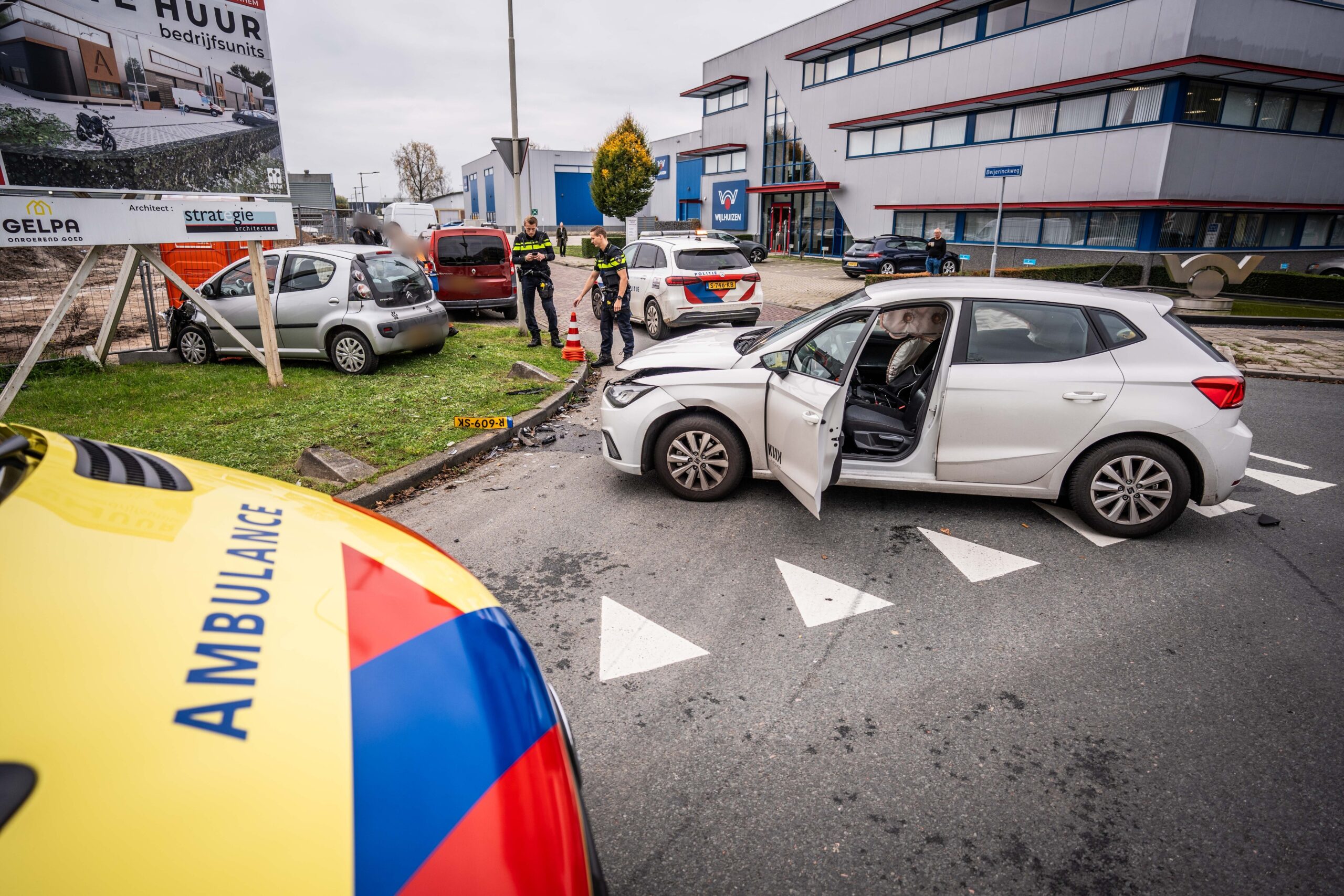 Flinke schade na ongeval op kruispunt