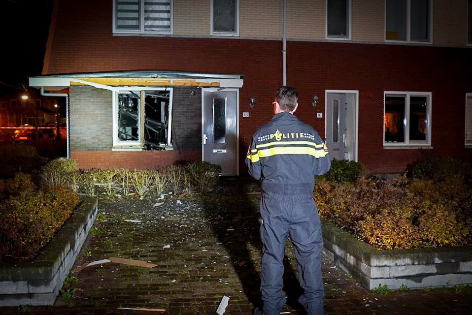 Explosie bij huis met jonge kinderen zorgt voor veel schade