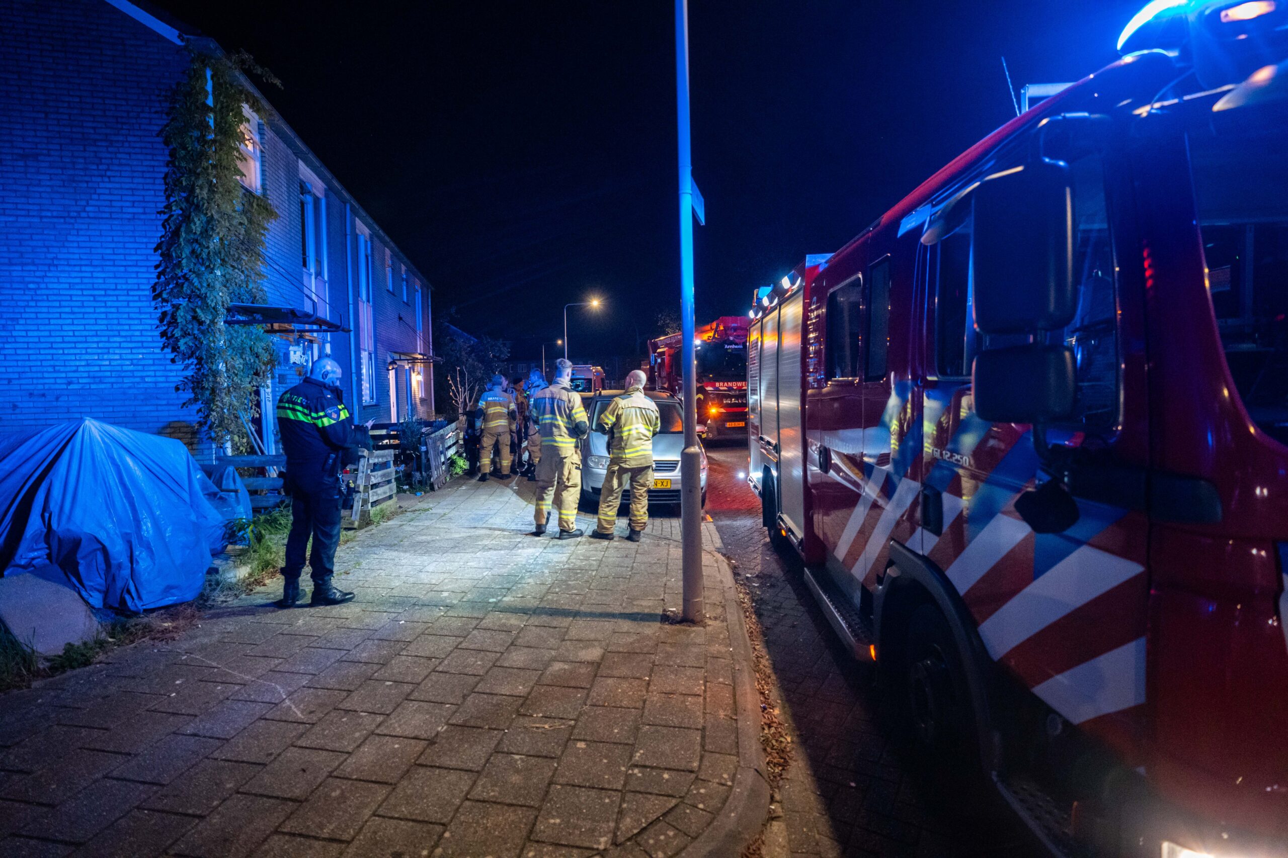 Bank vliegt in brand in woning Arnhem en zorgt voor schade