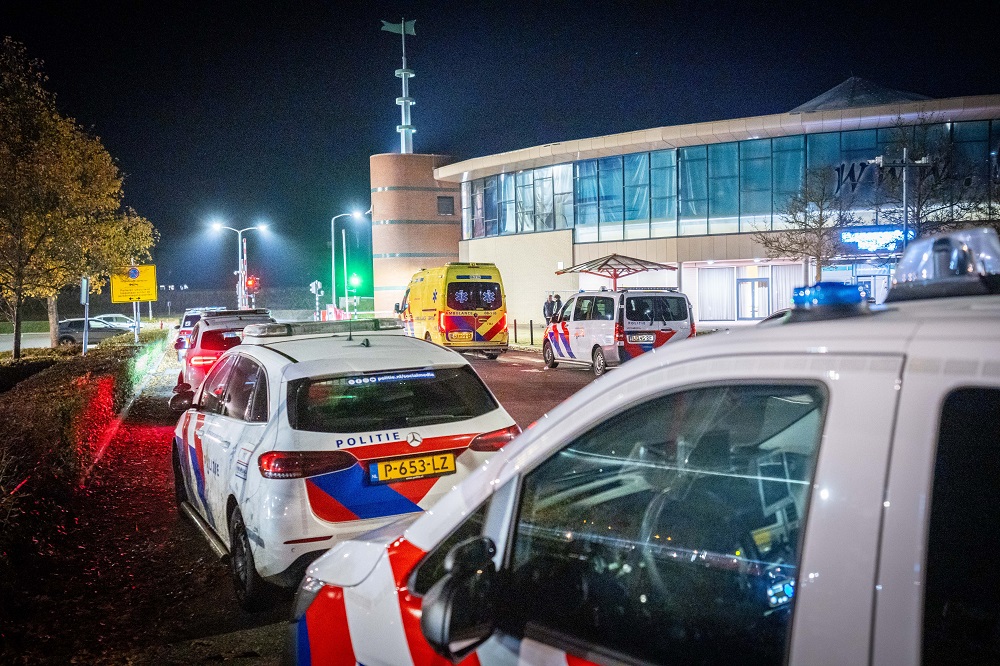 UPDATE: Tientallen mensen met elkaar op de vuist bij ijshockeywedstrijd