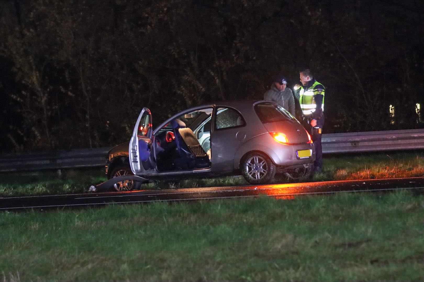 Automobilist belandt in de vangrail