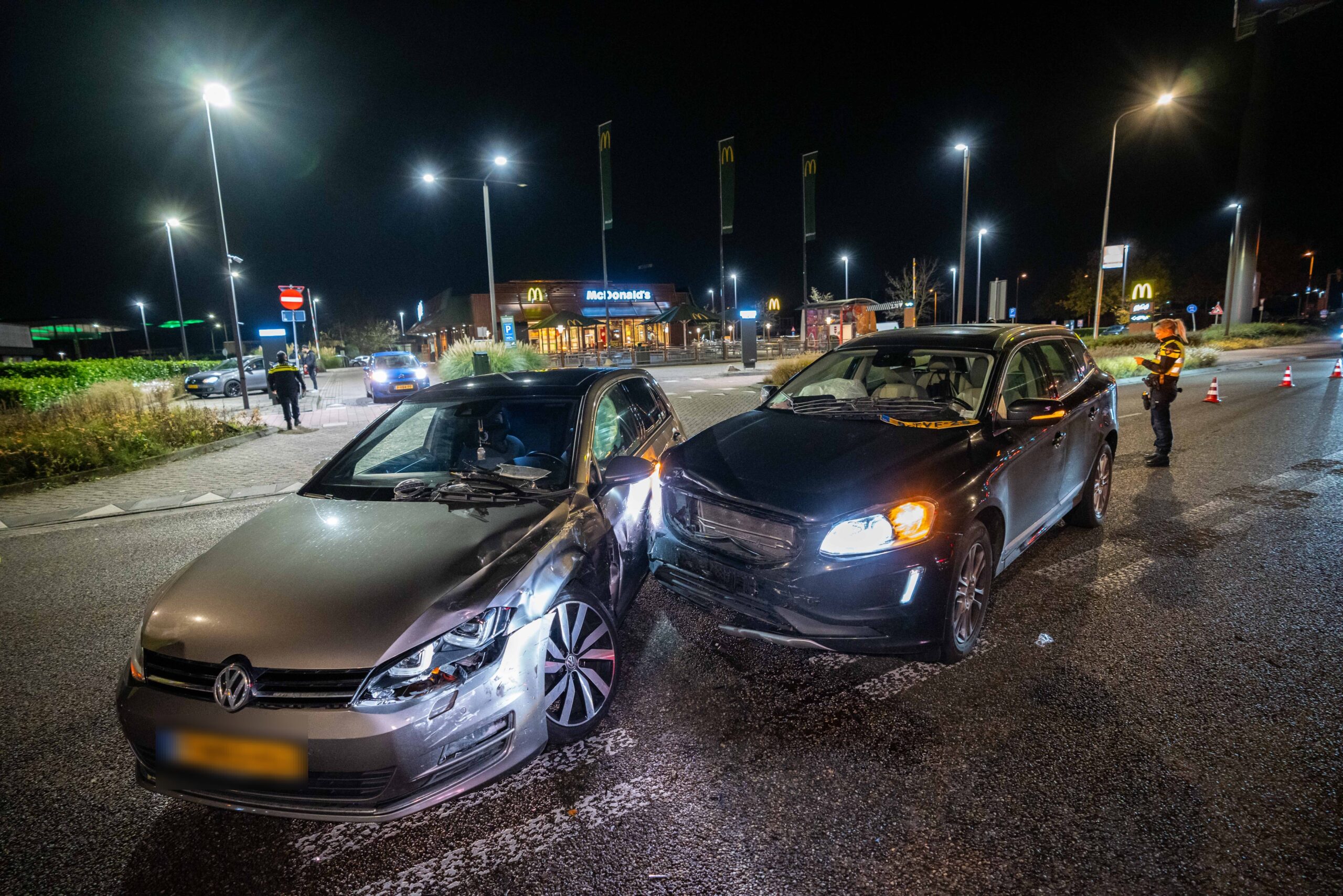 Gewonde na ongeval voor de McDonald’s in Duiven