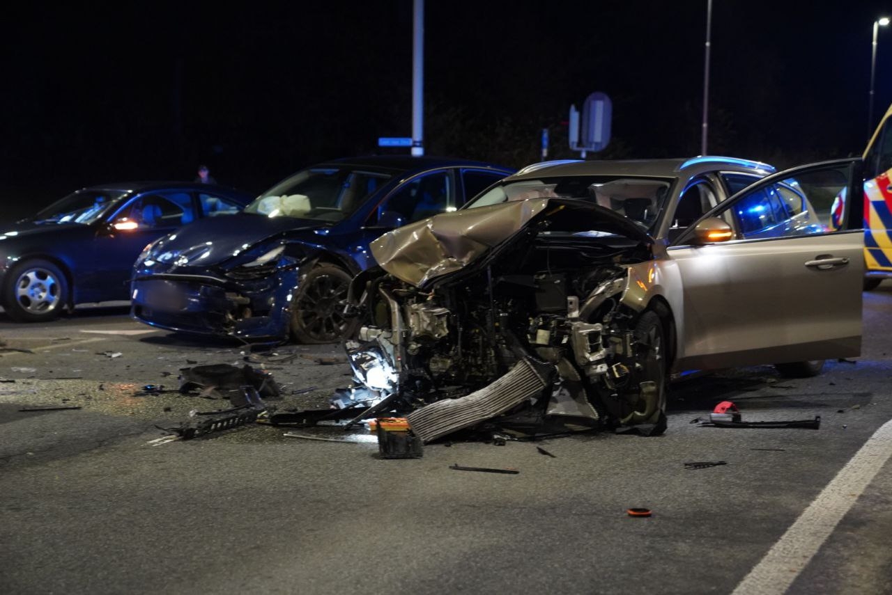 Gewonde na botsing tussen twee auto’s