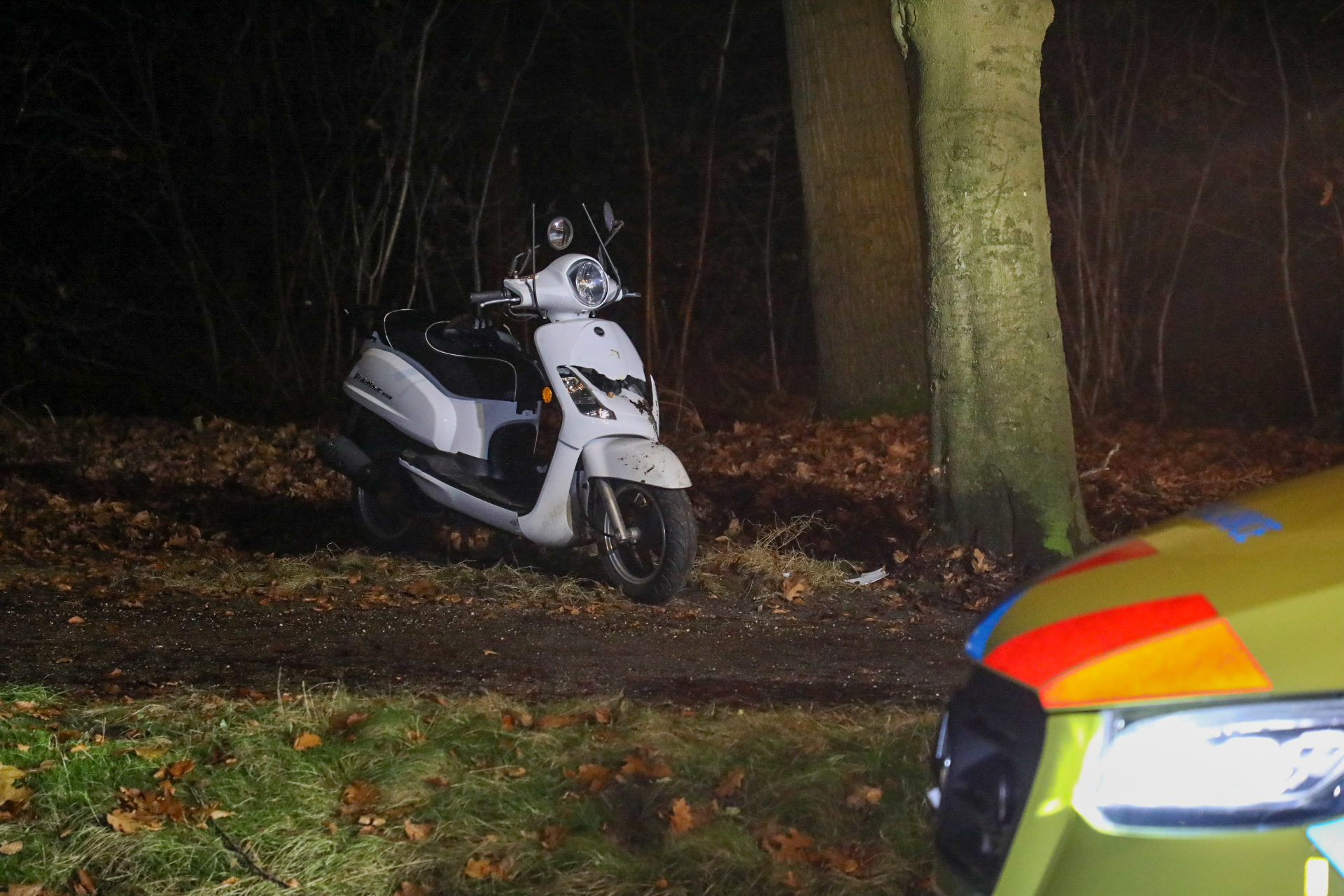 Scooterrijder gewond bij ongeval op donker fietspad