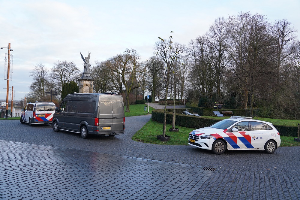 Overleden persoon aangetroffen in park