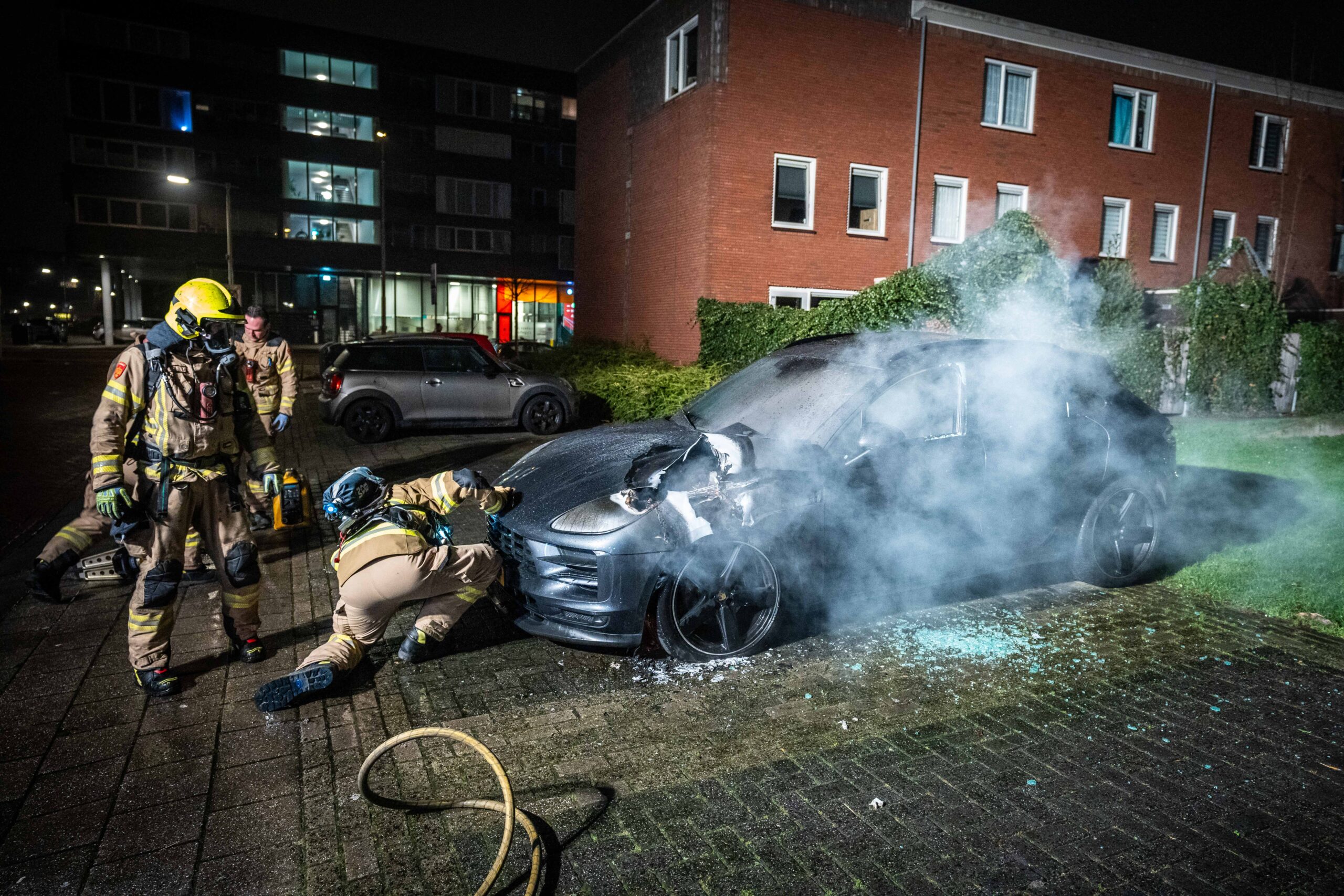 Twee autobranden in Arnhem, mogelijk brandstichting