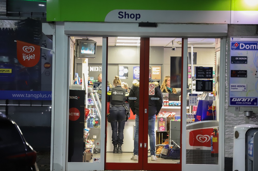 Politie onderzoekt overval op tankstation