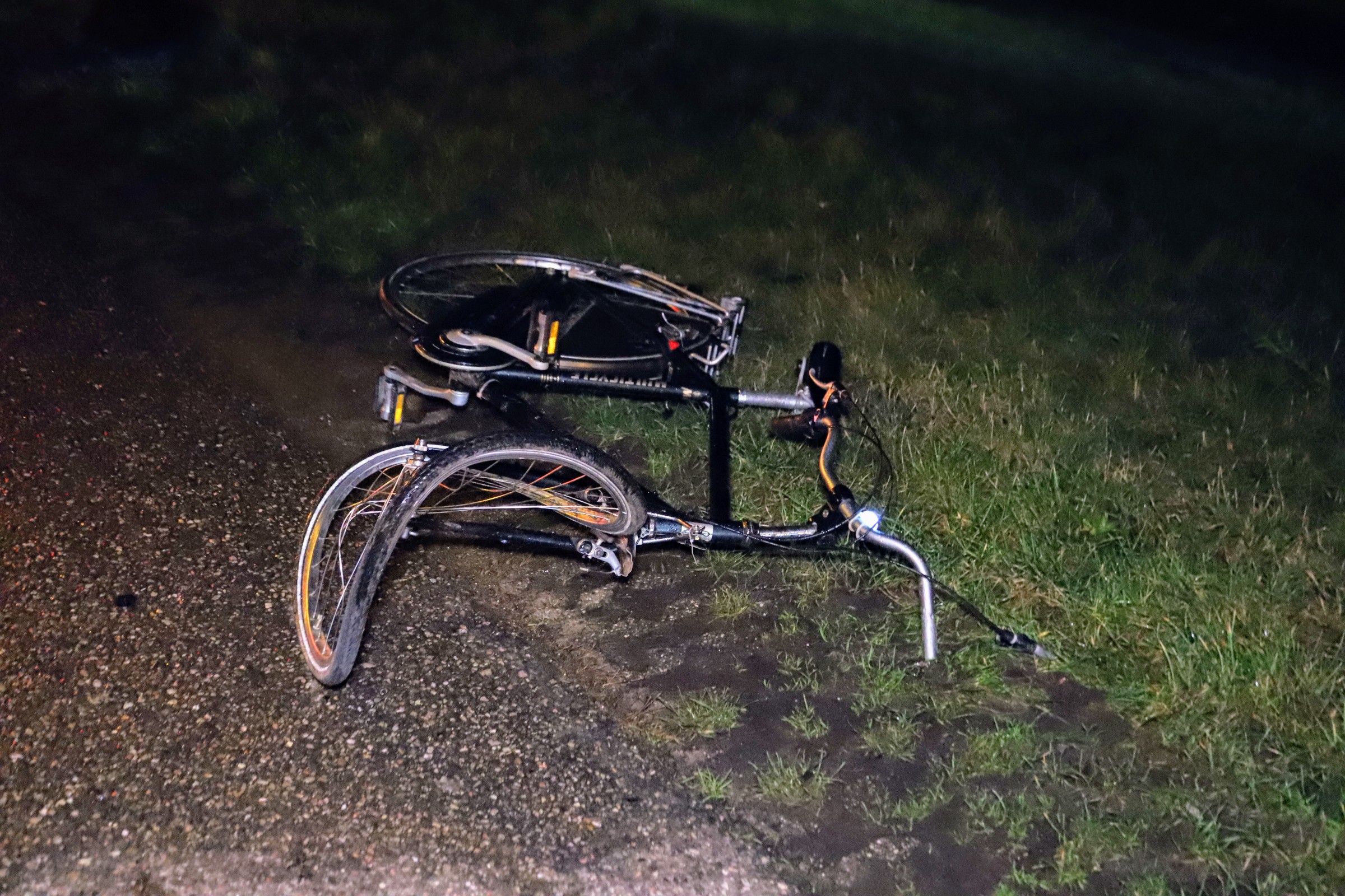 Twee fietsers aangereden door brommobiel, één gewonde naar ziekenhuis