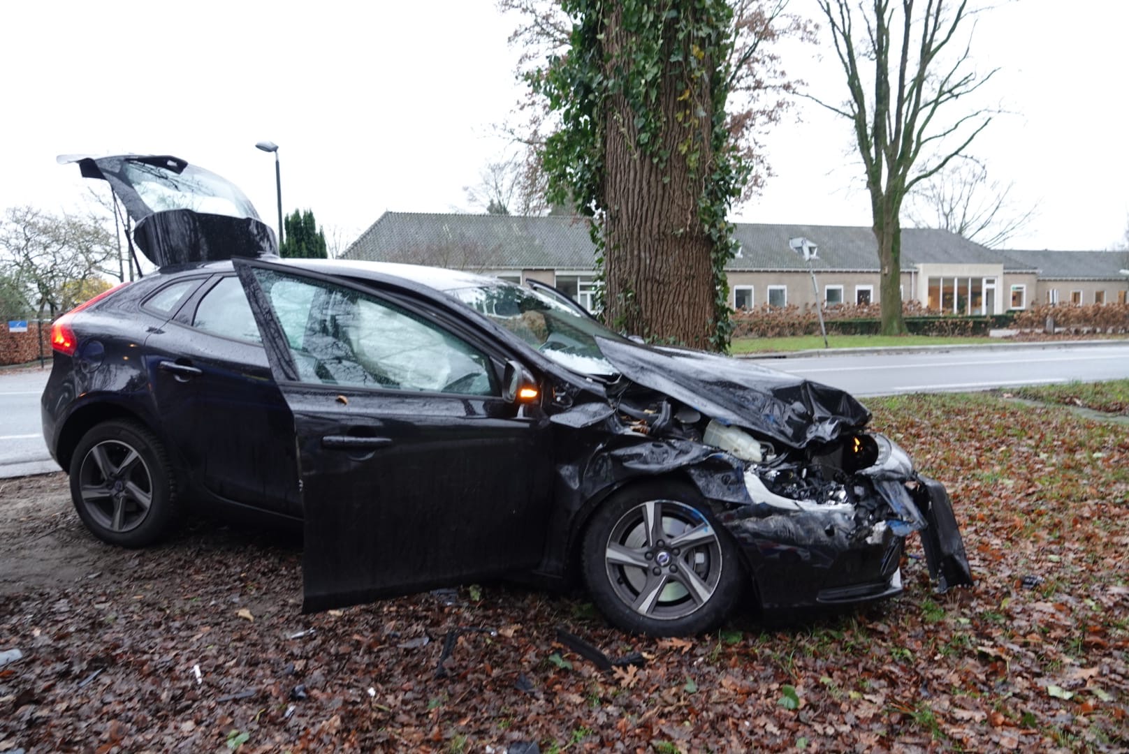 Flinke schade na ongeval tussen pick-up en auto