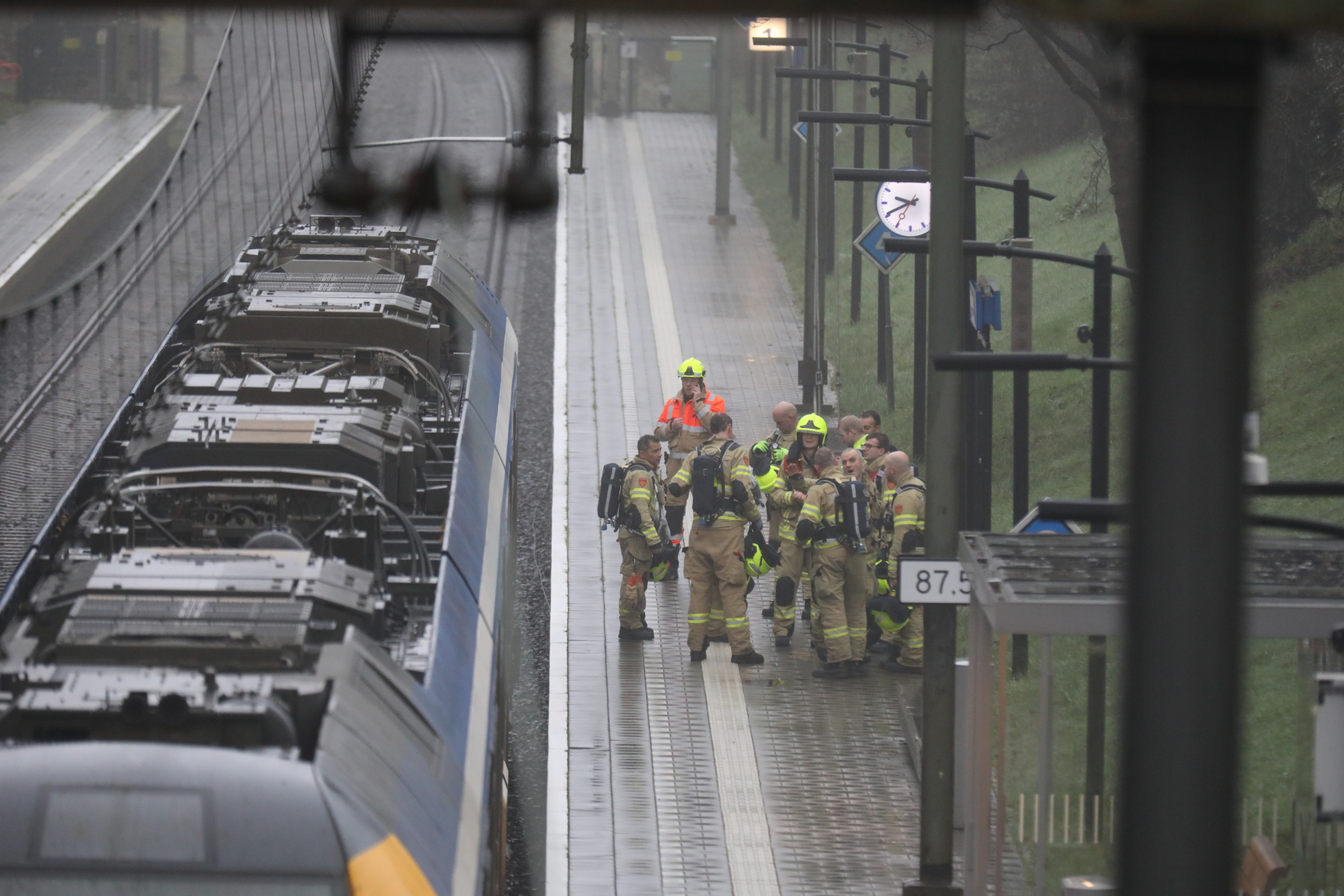 Treinverkeer tijdelijk stilgelegd na brand in trein