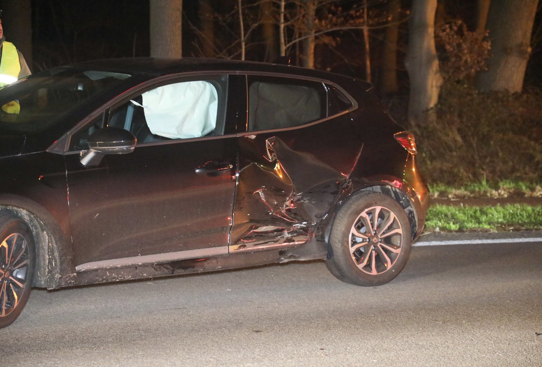 Automobiliste keert op straat en wordt aangereden