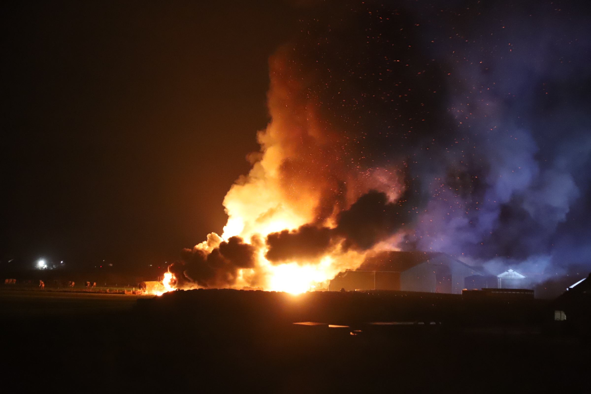 VIDEO UPDATE: Grote brand in Rijswijk, houd ramen en deuren dicht