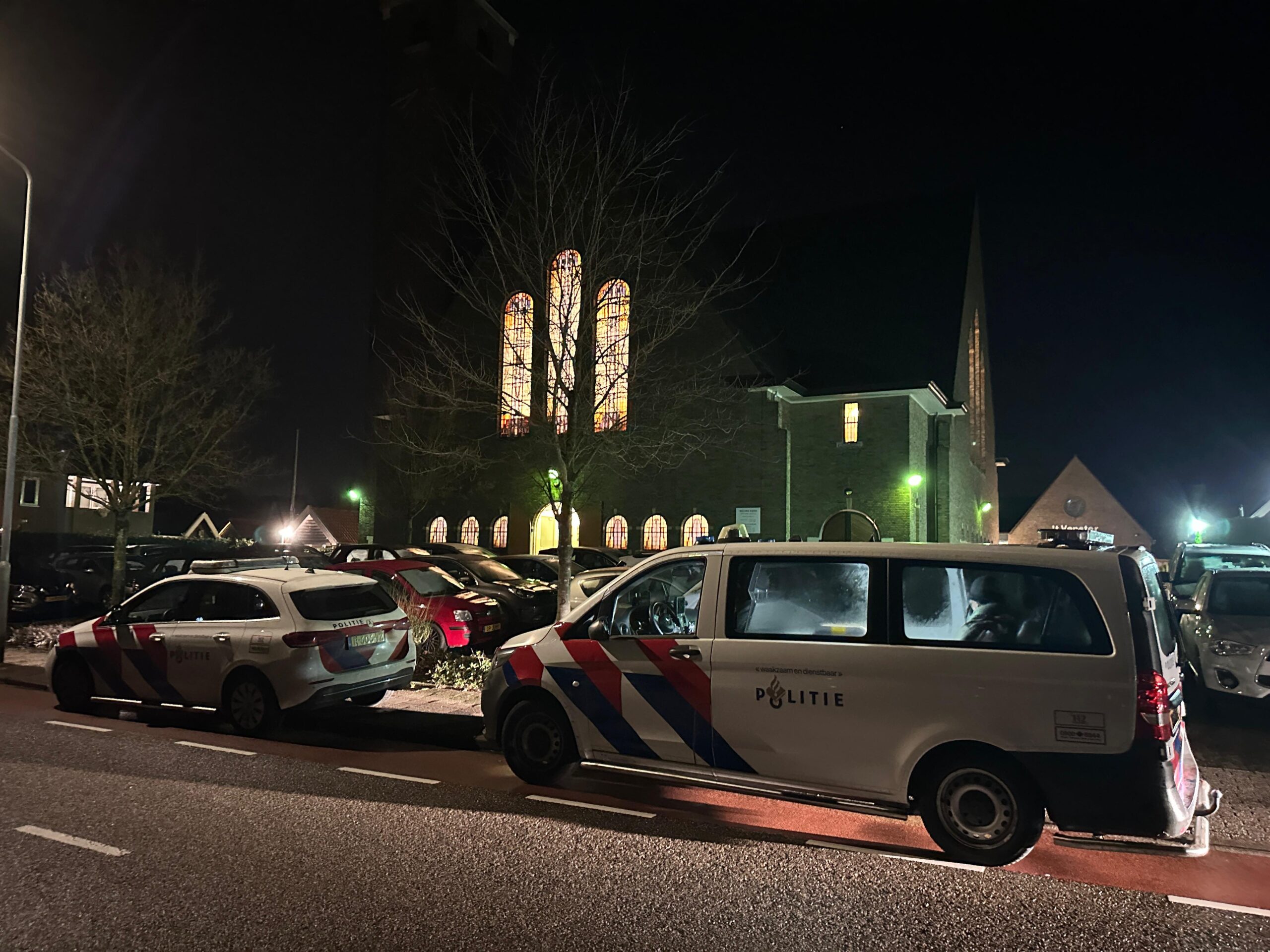 Politie haalt tijdens dienst man uit kerk