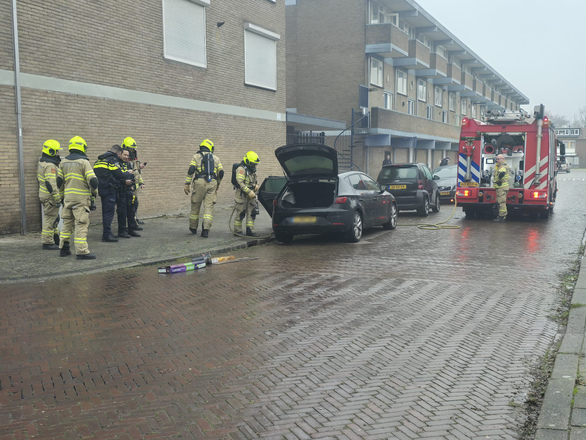 Brandstichting op klaarlichte dag op geparkeerde auto