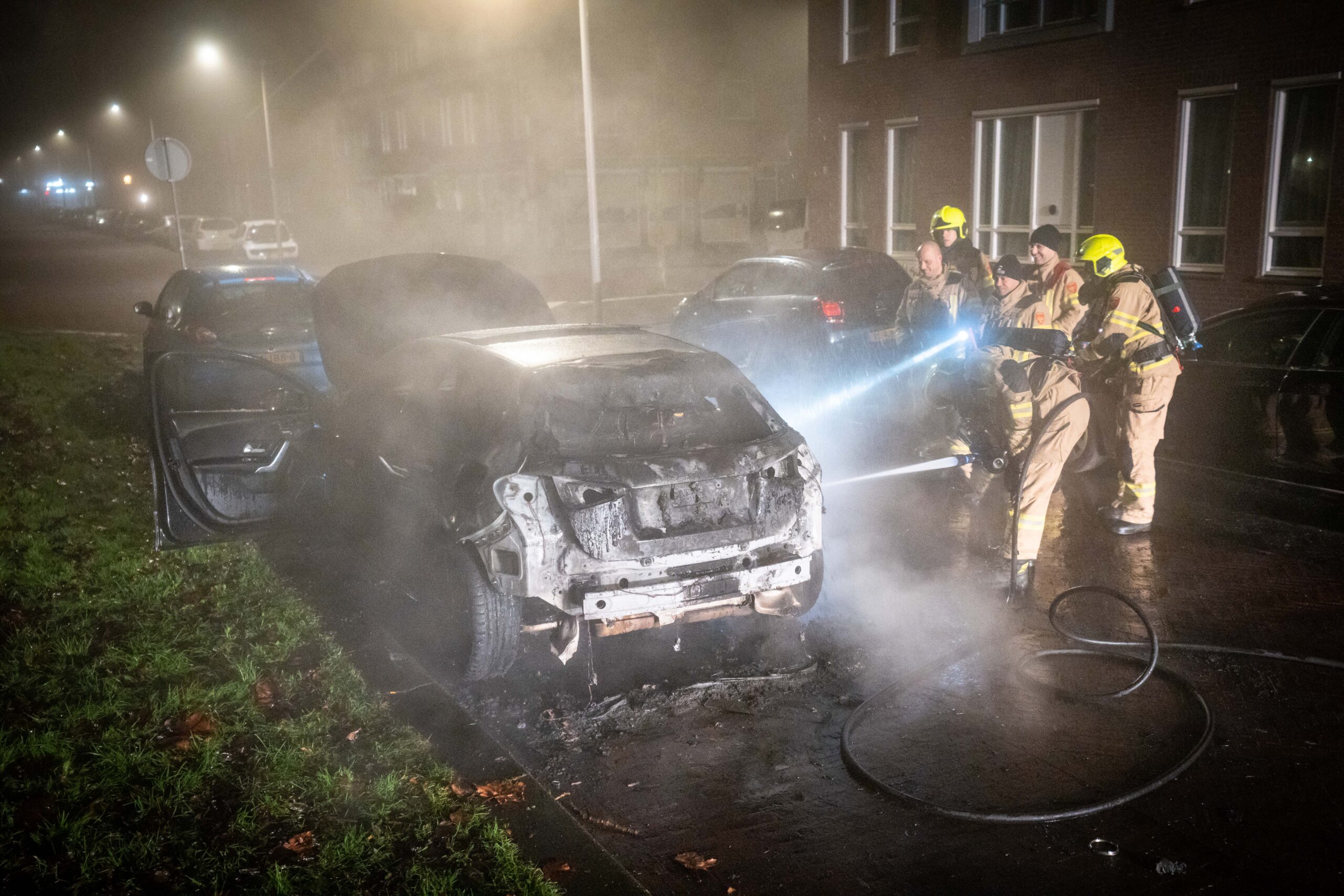 Auto in brand gestoken in Arnhem