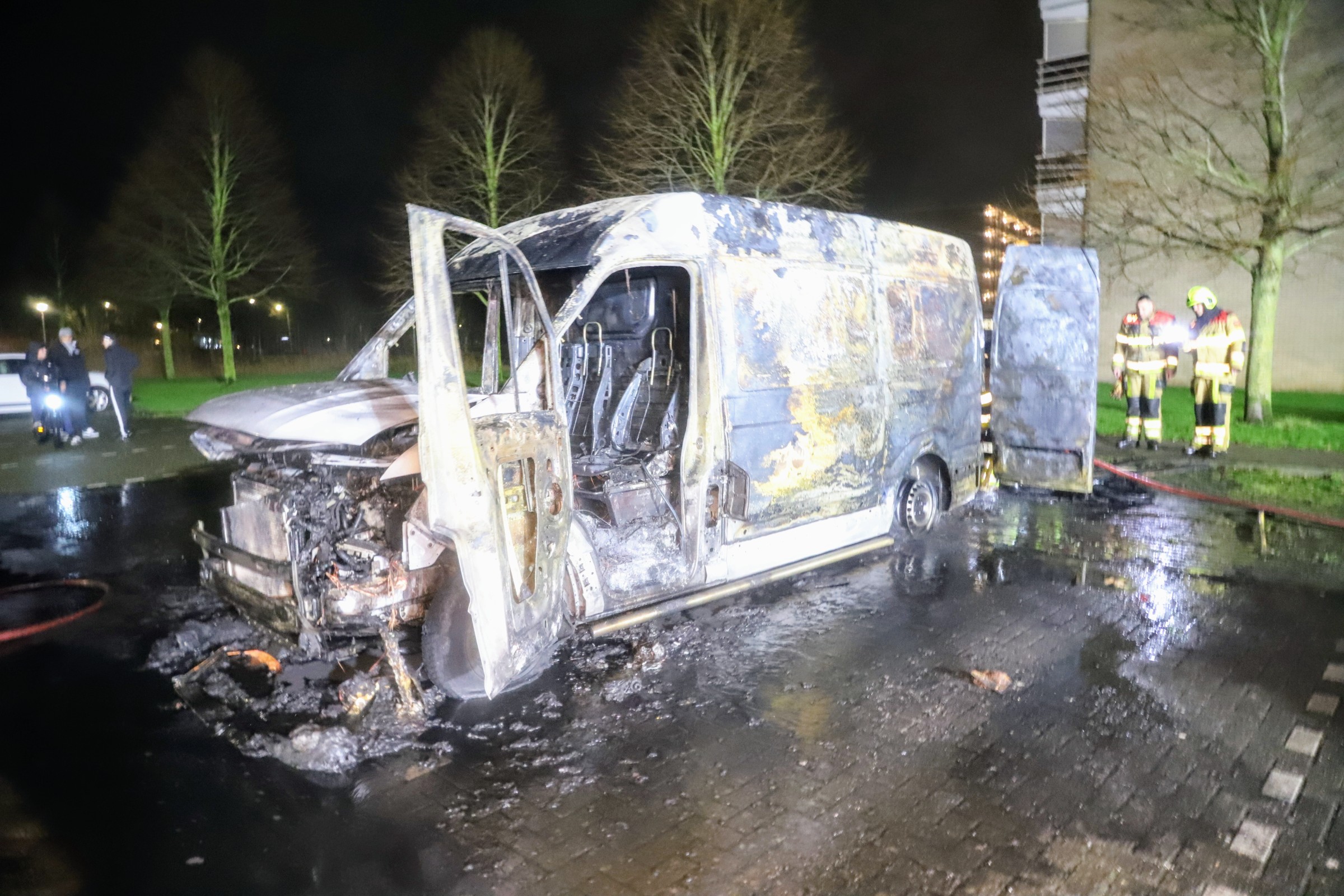 Bestelbus uitgebrand op parkeerplaats