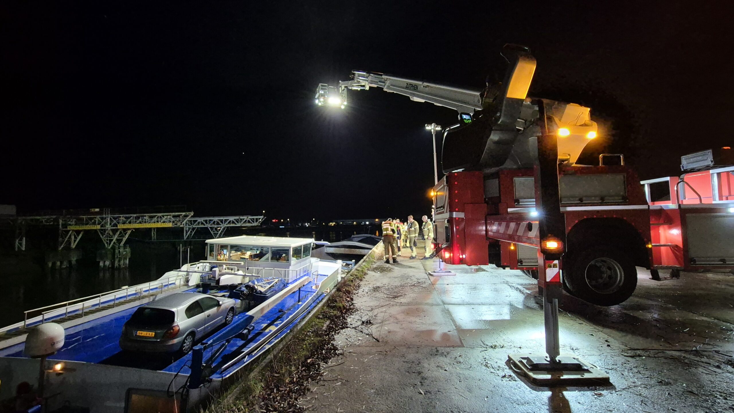 Snel lossen van zware vracht redt zinkend schip