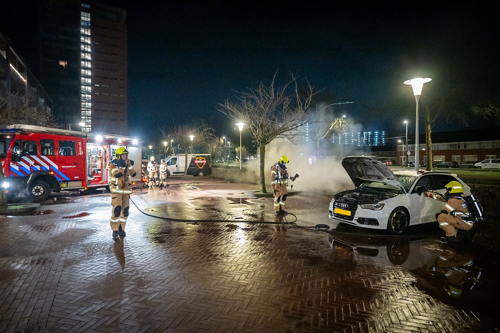 Auto in Arnhem-Zuid zwaar beschadigd door brand