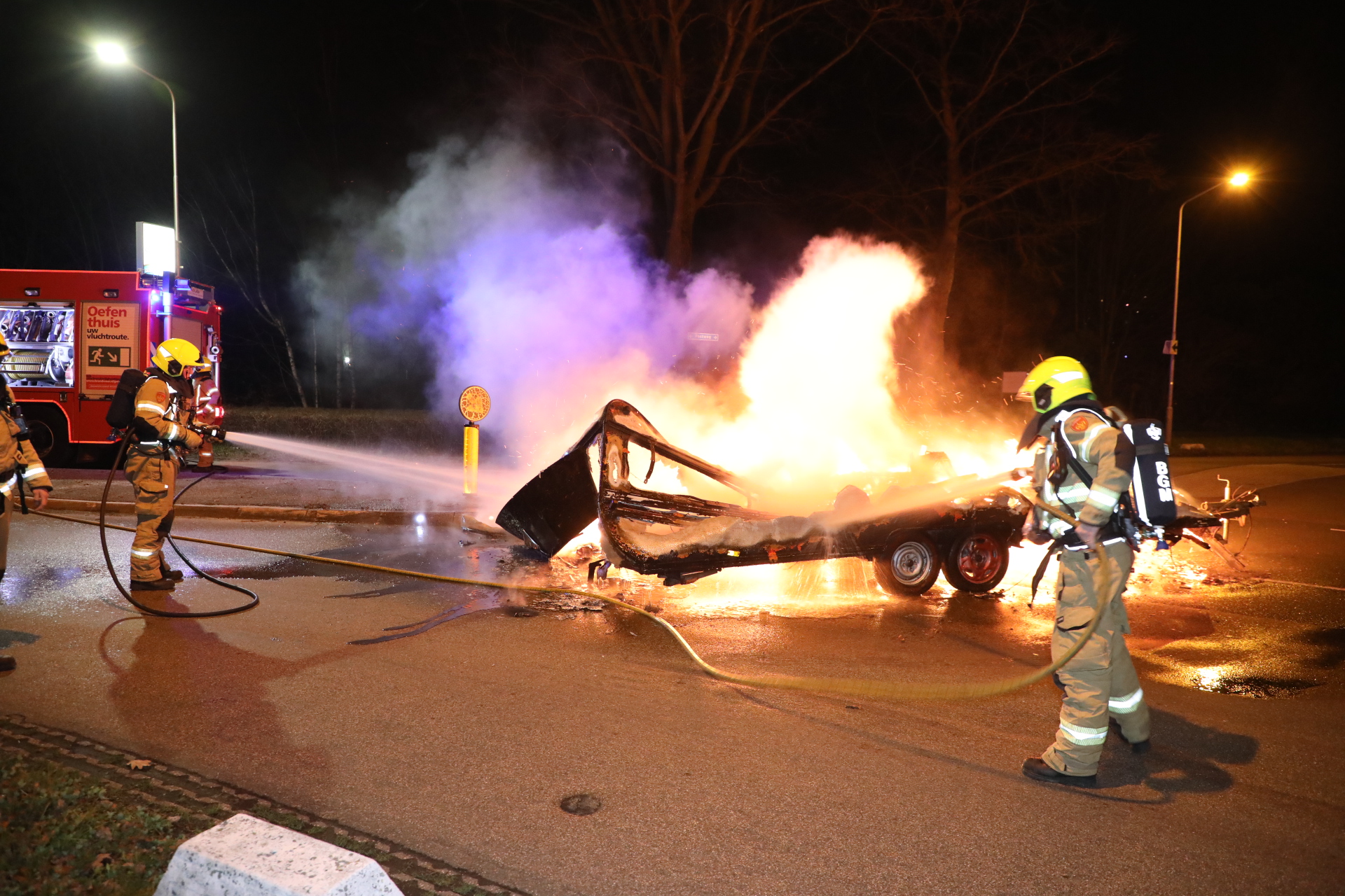 Caravan brand uit midden op kruising