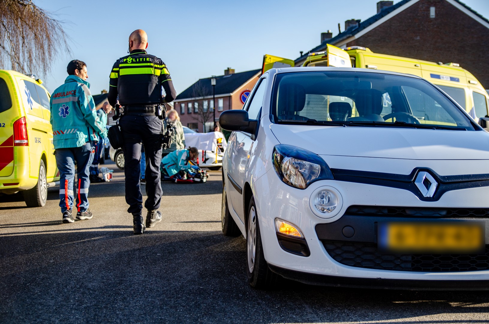 Inhaalactie gaat fout: fietser gewond naar het ziekenhuis