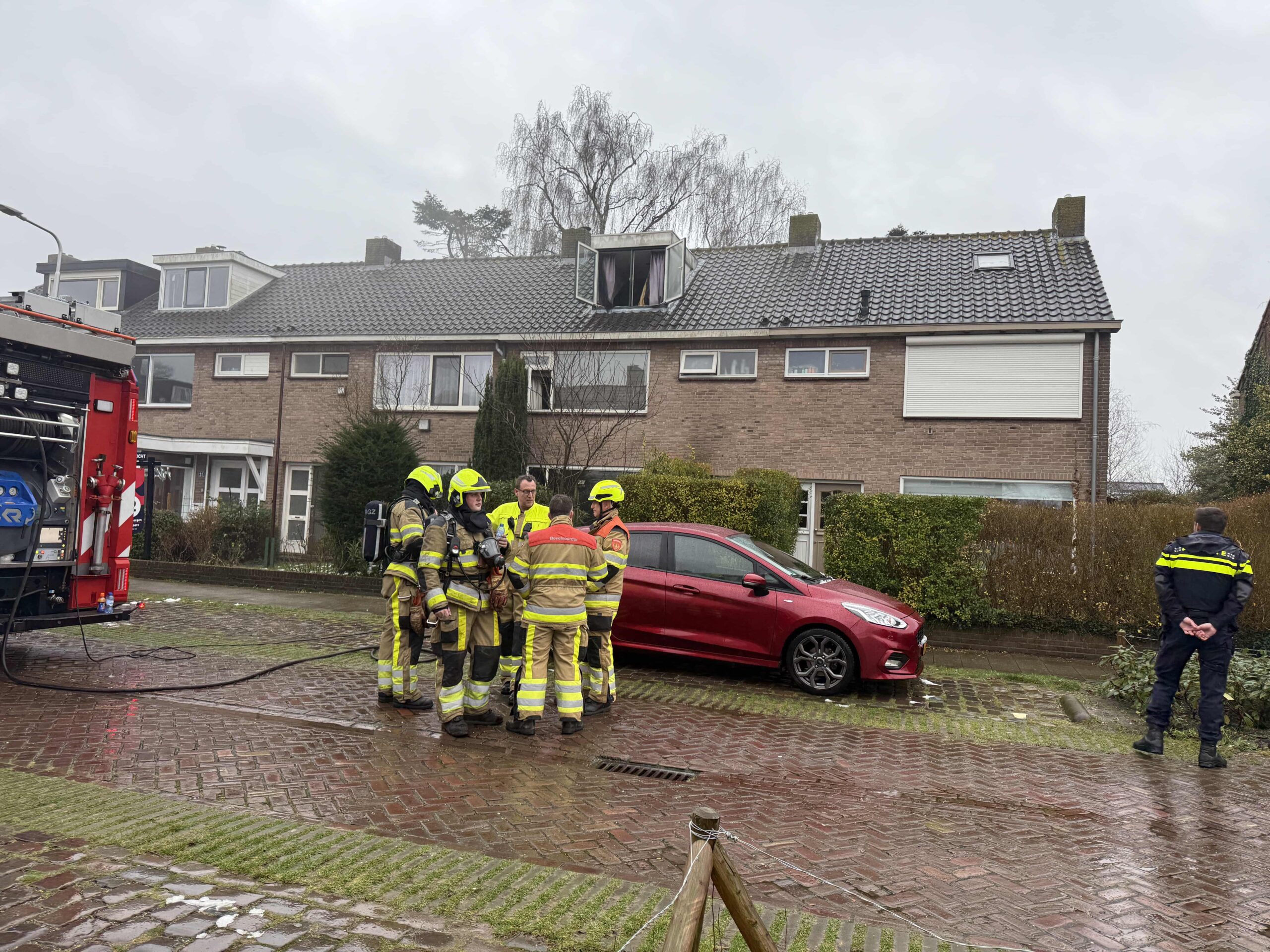 Kerstboom vliegt in brand in woning