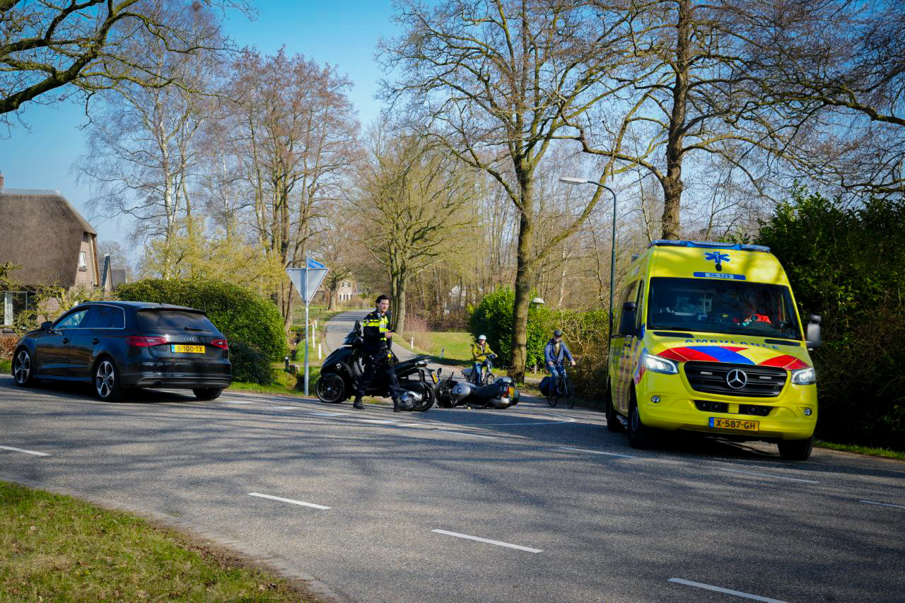 Motorrijder gewond na botsing met auto